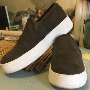 NEW STEVE MADDEN SLIP ONS